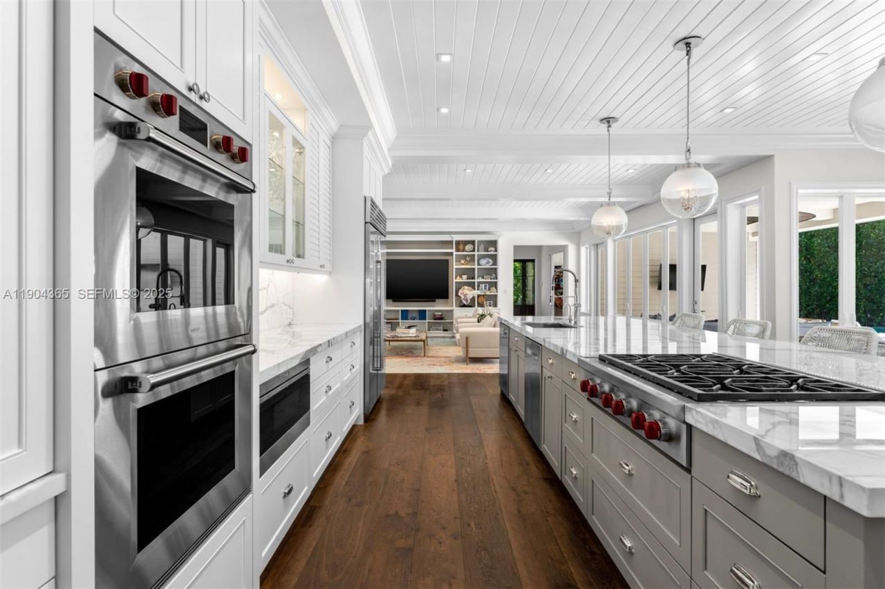 2500 Regatta Ave, Miami Beach, FL 33140 Photo