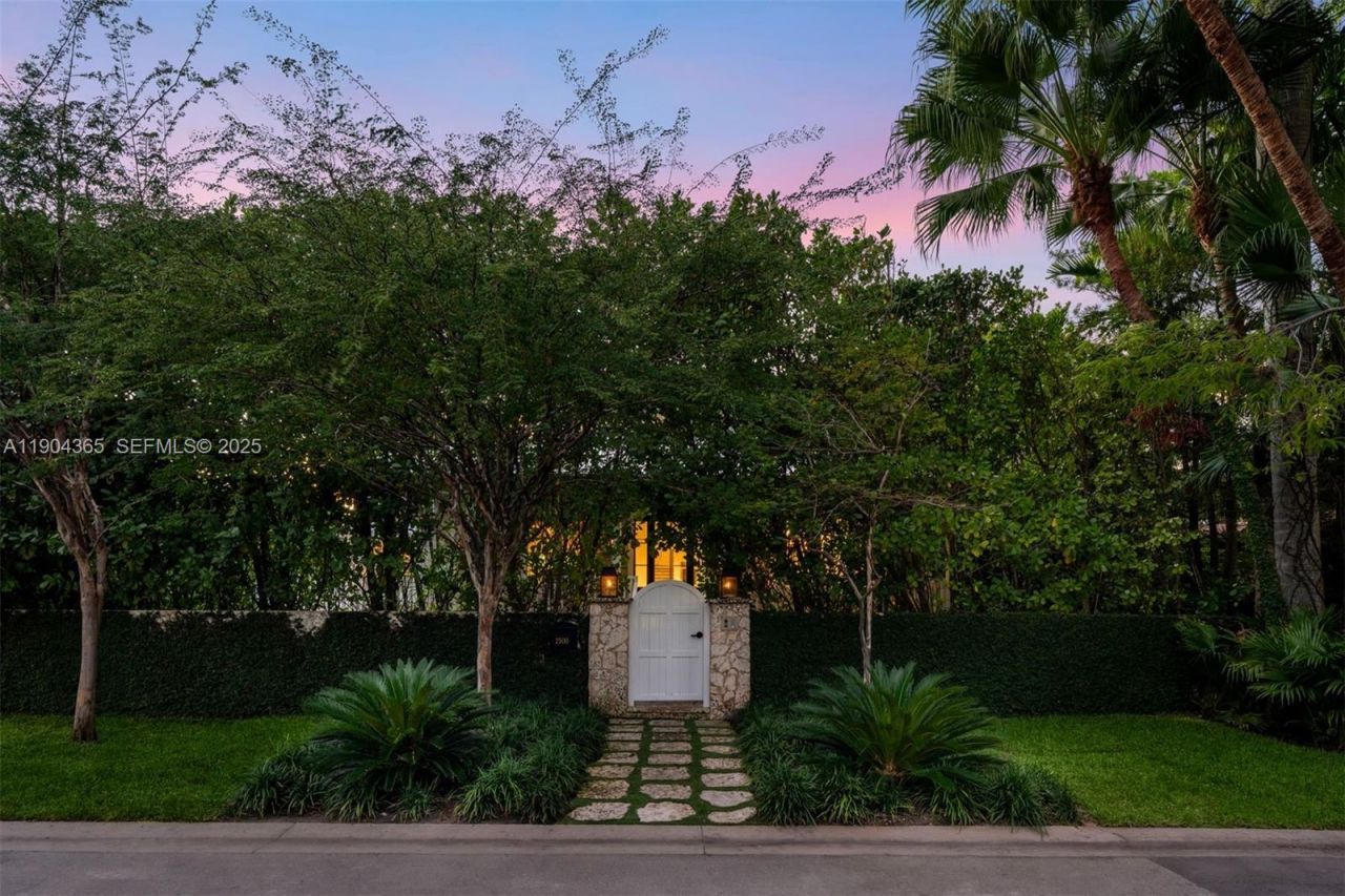 2500 Regatta Ave, Miami Beach, FL 33140 Photo