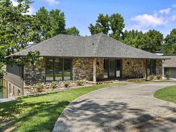 21 E Lake Drive, North Little Rock, AR 72116