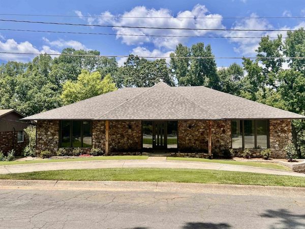 21 E Lake Drive, North Little Rock, AR 72116