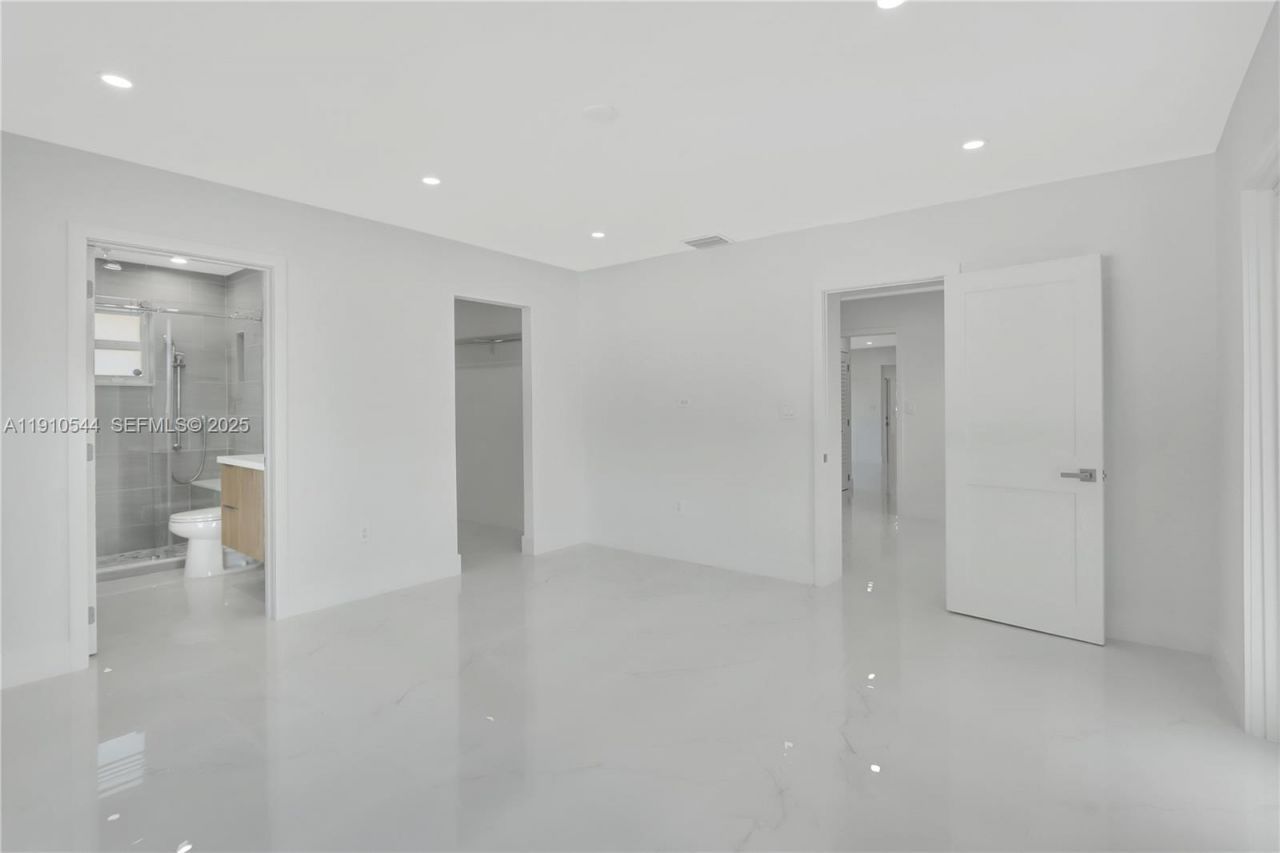 9851 Jamaica Dr, Cutler Bay, FL 33189 Photo