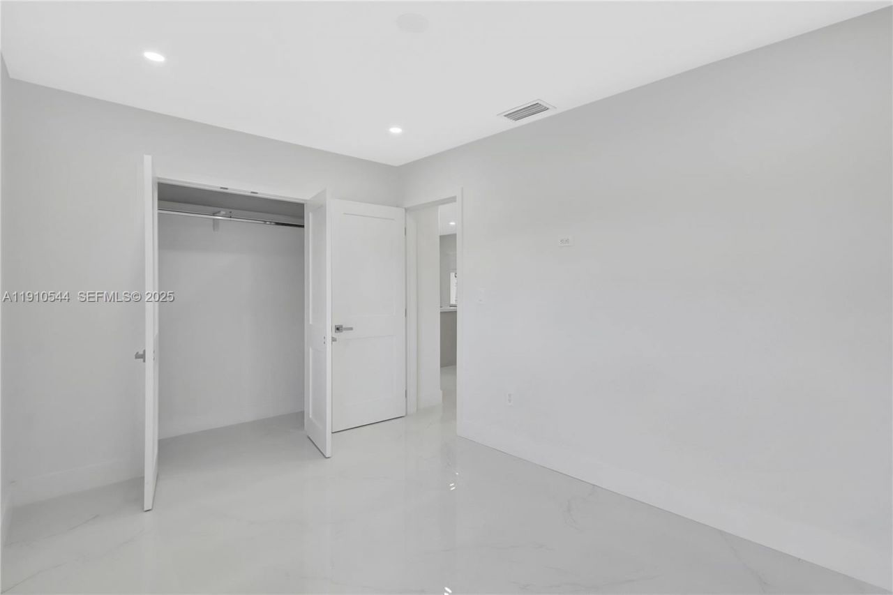 9851 Jamaica Dr, Cutler Bay, FL 33189 Photo