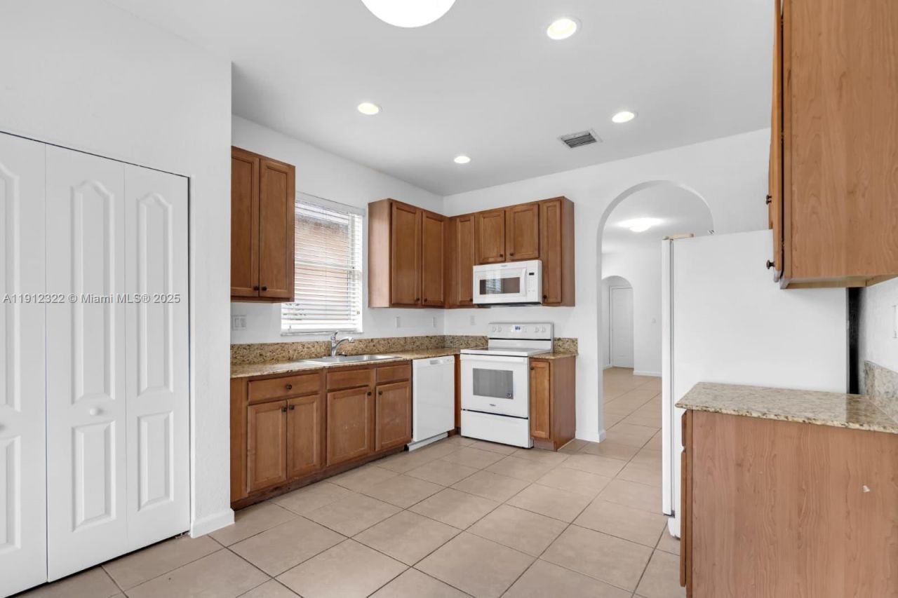 1095 NE 39th Ave, Unit 1095, Homestead, FL 33033 Photo