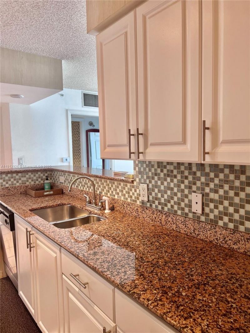 1155 Brickell Bay Dr, Unit 3405, Miami, FL 33131 Photo