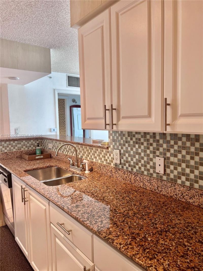 1155 Brickell Bay Dr, Unit 3405, Miami, FL 33131 Photo