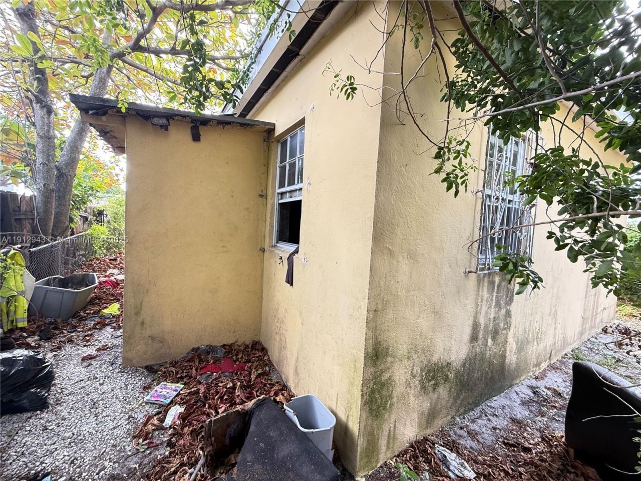 1865 NW 70th St, Miami, FL 33147 Photo