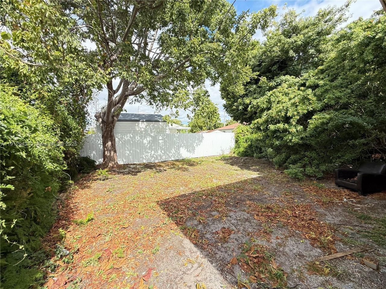 1865 NW 70th St, Miami, FL 33147 Photo