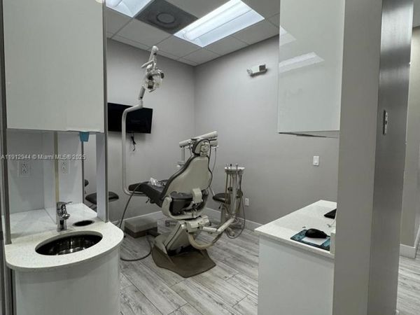 9440 W Commercial Blvd, Sunrise, FL 33351