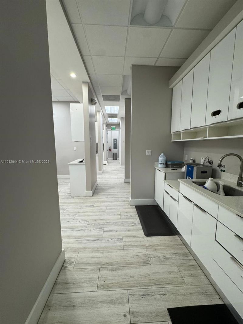 9440 W Commercial Blvd, Sunrise, FL 33351 Photo