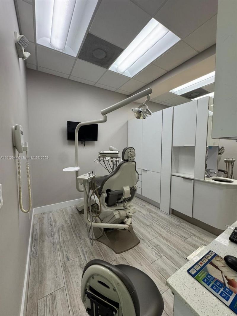 9440 W Commercial Blvd, Sunrise, FL 33351 Photo