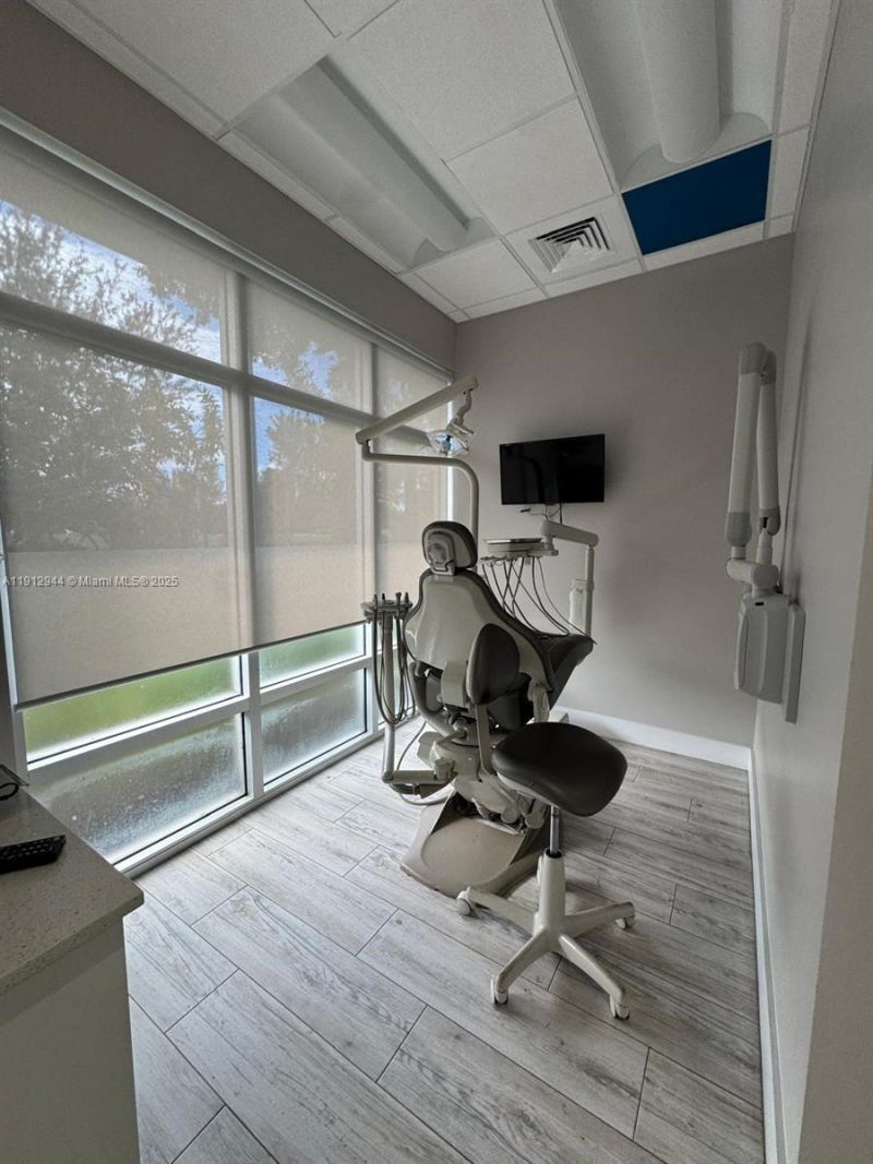 9440 W Commercial Blvd, Sunrise, FL 33351 Photo
