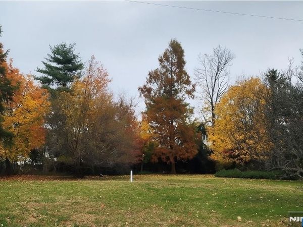 16 Jean Drive, Englewood Cliffs, NJ 07632