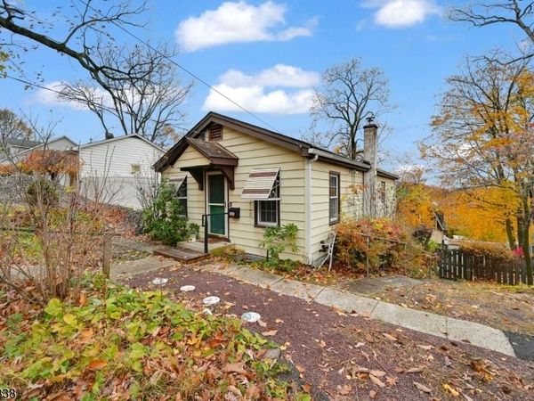 121 W Munson Ave, Dover, NJ 07801