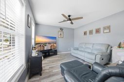 209 Stonebrook Dr. photo 4