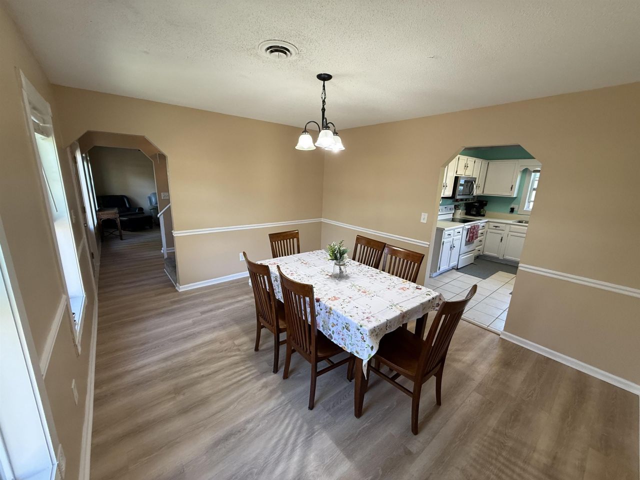 209 Stonebrook Dr. Photo 8