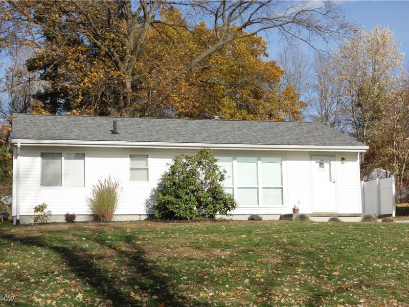 449 W Long Lake Boulevard, Portage Lakes, OH 44319 Photo 1