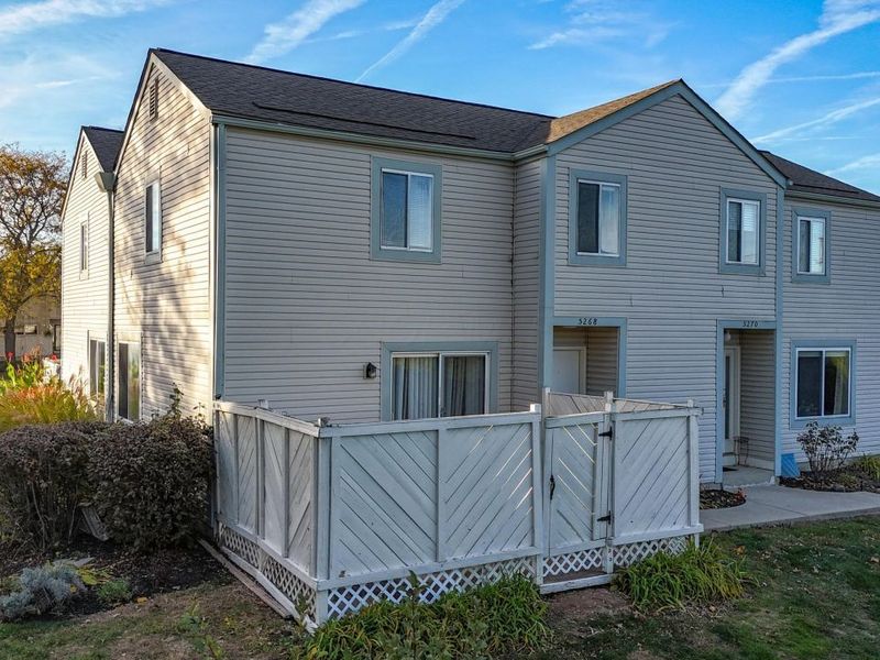 5268 Captains Court, Columbus, OH 43220 Photo 3