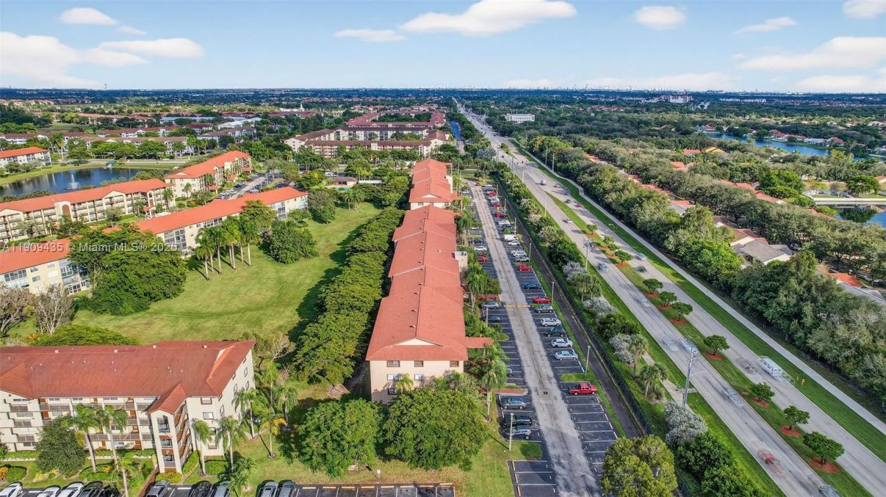 13105 SW 16th Ct, Unit 407L, Pembroke Pines, FL 33027 Photo