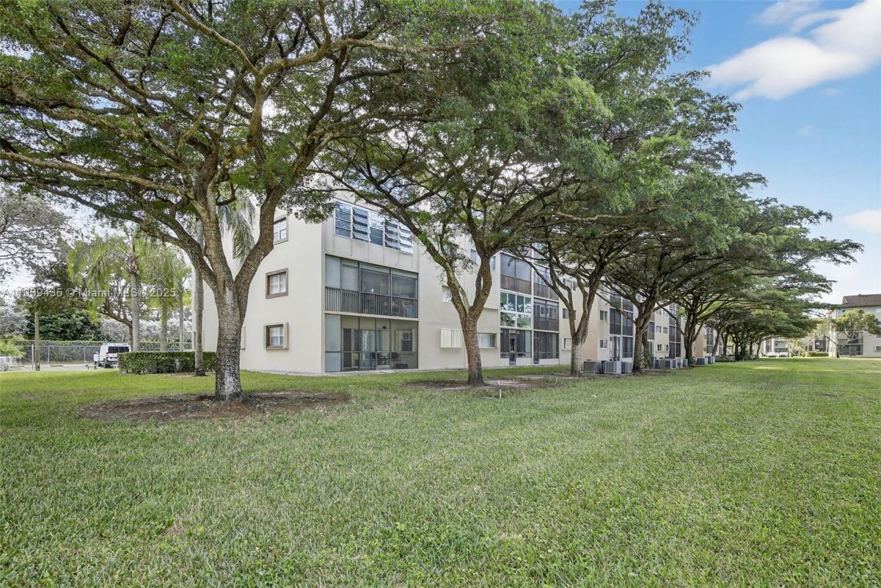 13105 SW 16th Ct, Unit 407L, Pembroke Pines, FL 33027 Photo