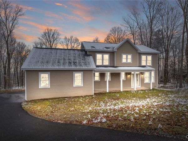 112 Topaz Trail, Syracuse, NY 13219