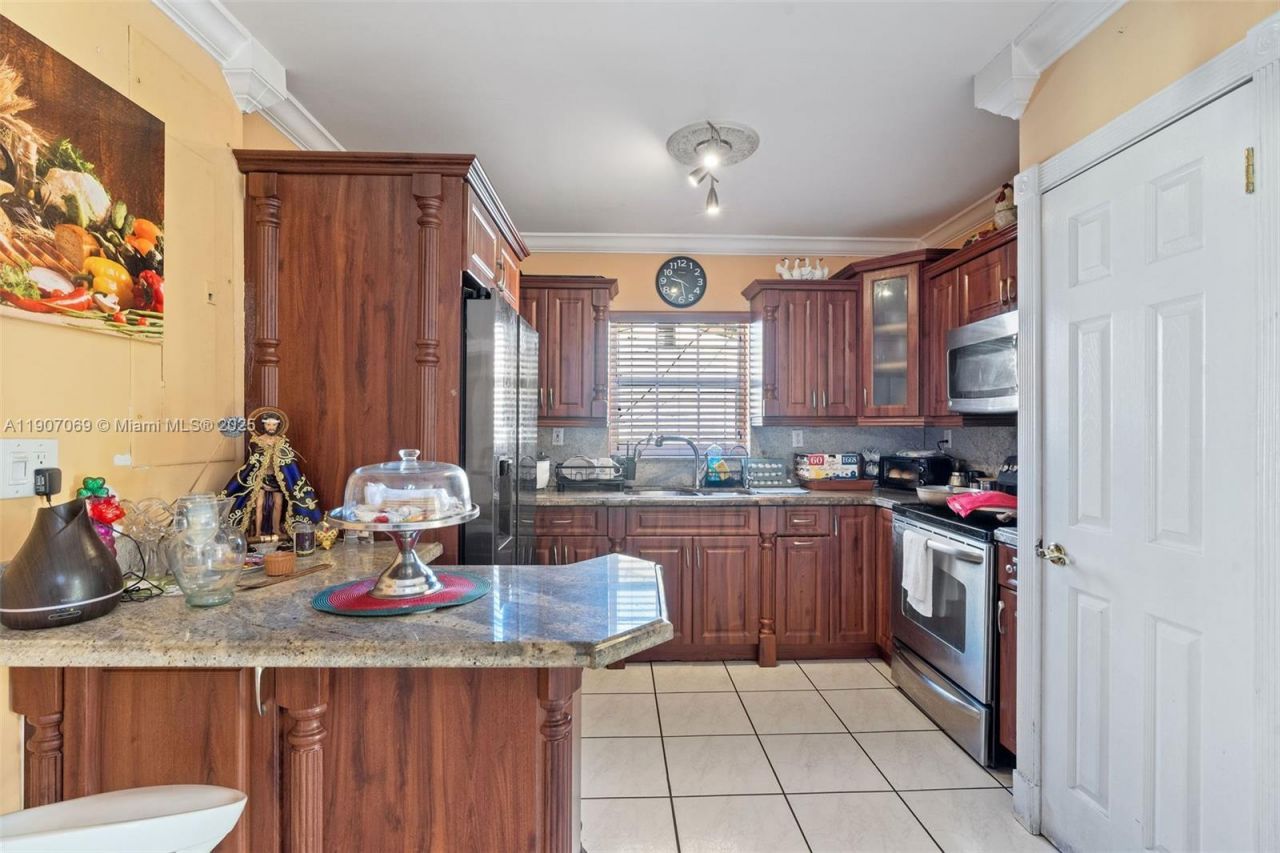 720 NW 19th Ct, Miami, FL 33125 Photo