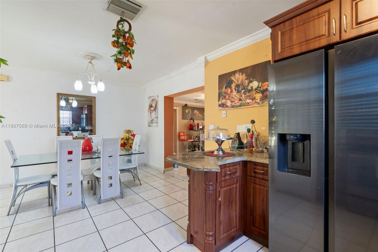 720 NW 19th Ct, Miami, FL 33125 Photo