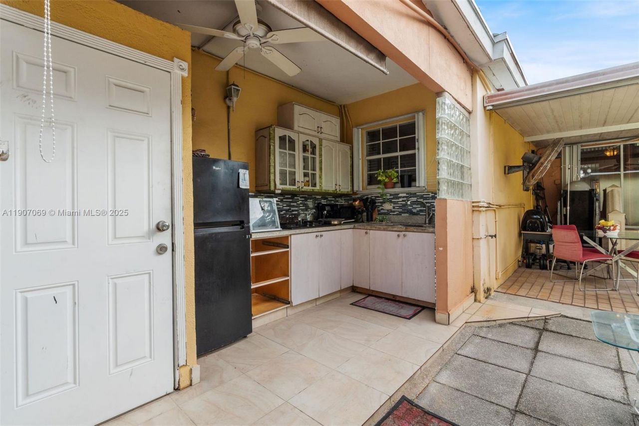 720 NW 19th Ct, Miami, FL 33125 Photo