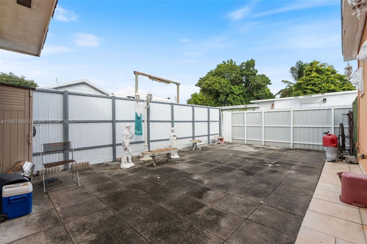 720 NW 19th Ct, Miami, FL 33125 Photo