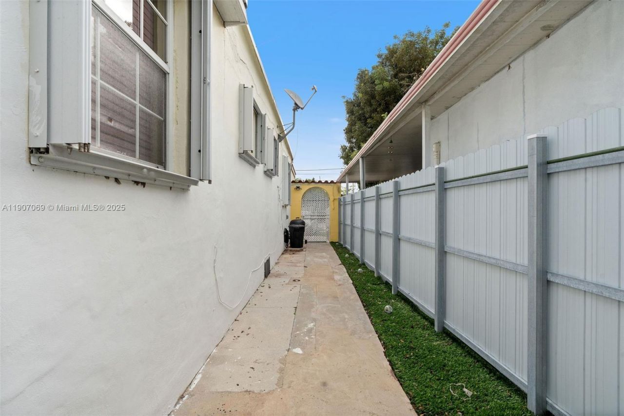 720 NW 19th Ct, Miami, FL 33125 Photo