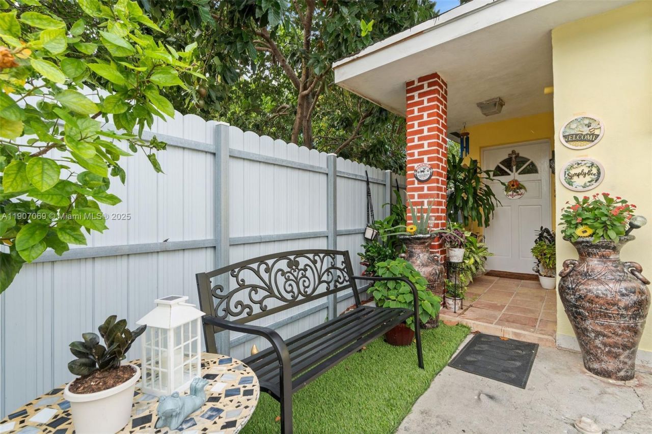 720 NW 19th Ct, Miami, FL 33125 Photo