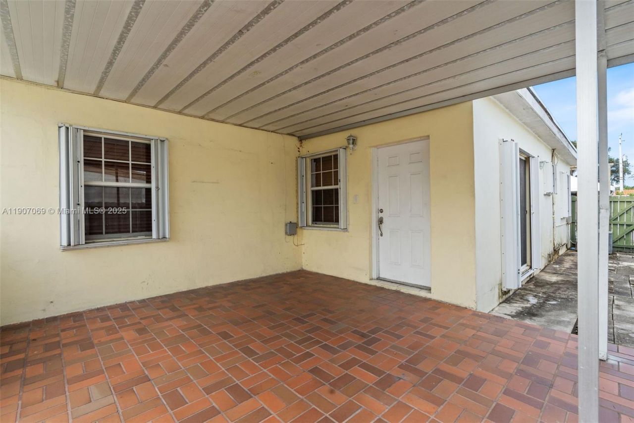 720 NW 19th Ct, Miami, FL 33125 Photo