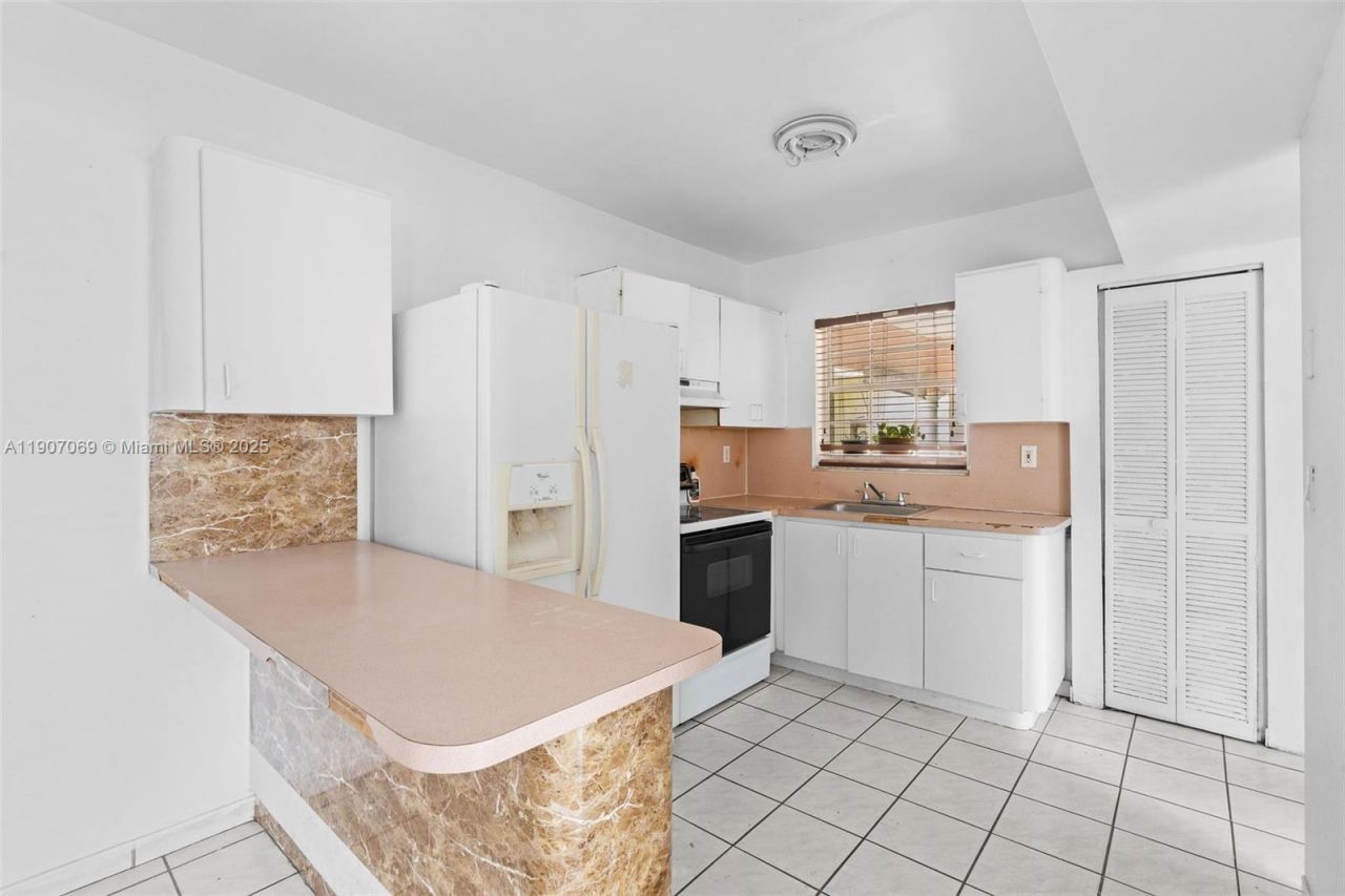 720 NW 19th Ct, Miami, FL 33125 Photo