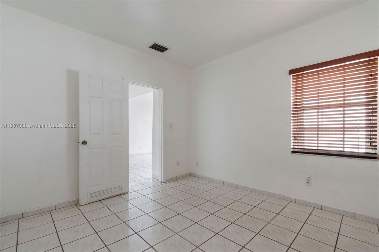 720 NW 19th Ct, Miami, FL 33125 Photo