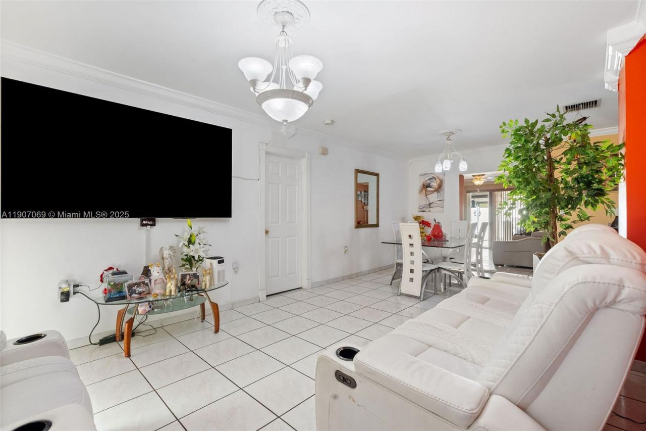 720 NW 19th Ct, Miami, FL 33125 Photo