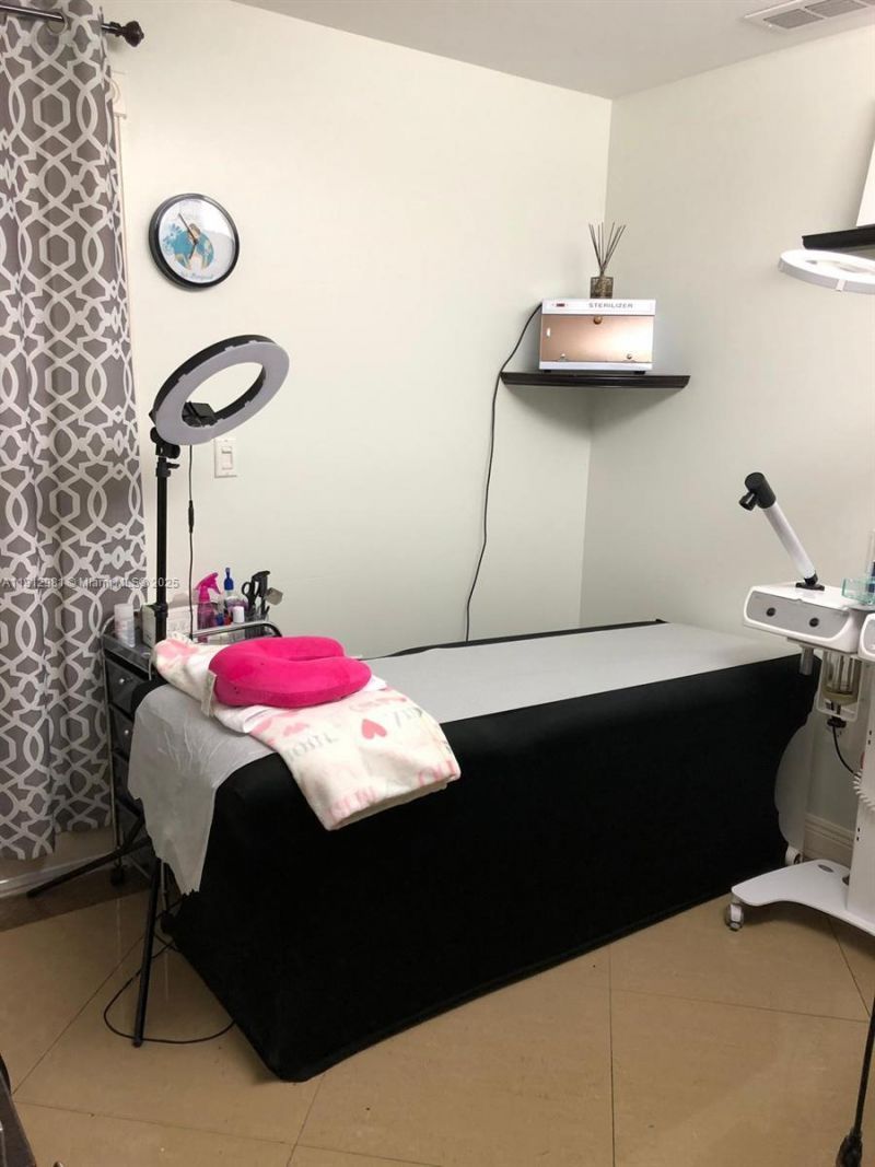 5085 NW 7th St, Unit 602, Miami, FL 33126 Photo