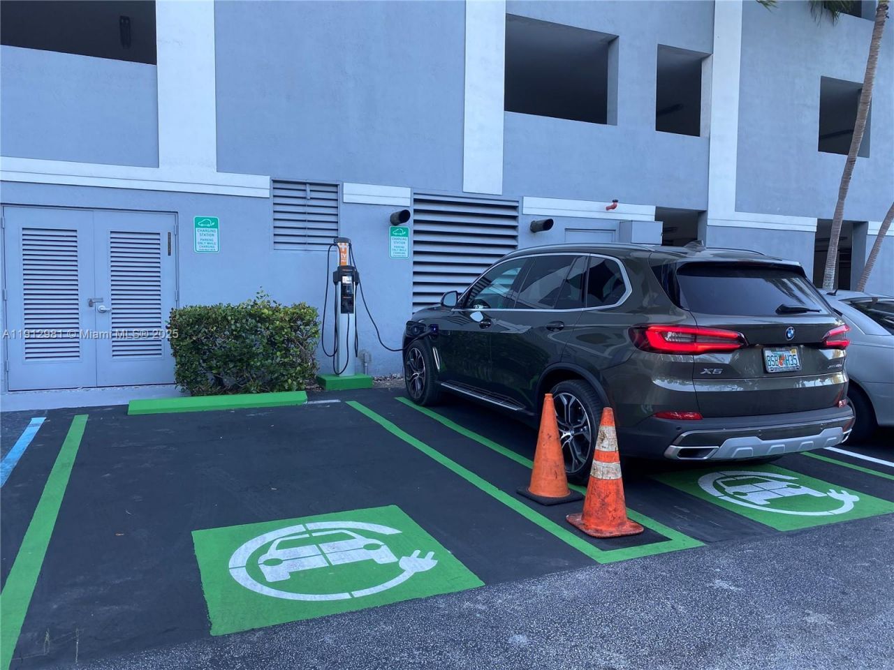 5085 NW 7th St, Unit 602, Miami, FL 33126 Photo