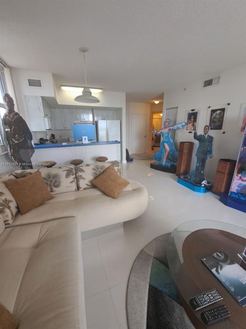 5085 NW 7th St, Unit 602, Miami, FL 33126 Photo