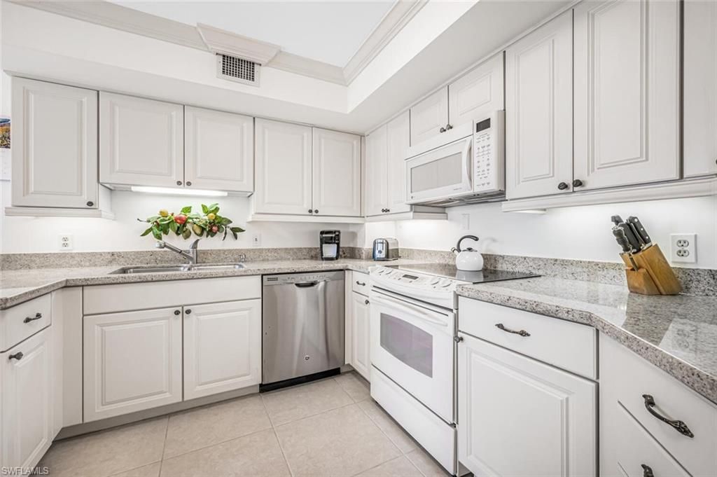 4551 Gulf Shore Blvd N, Unit 605, Naples, FL 34103 Photo