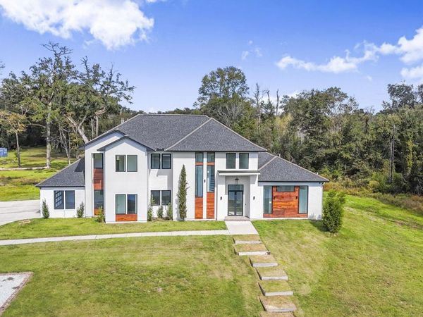 9825 Fawn View Dr, Baton Rouge, LA 70817