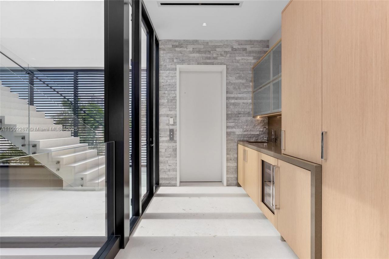 3052 N Atlantic Blvd, Fort Lauderdale, FL 33308 Photo