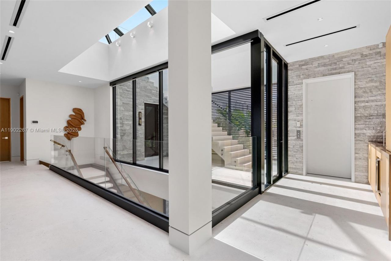 3052 N Atlantic Blvd, Fort Lauderdale, FL 33308 Photo