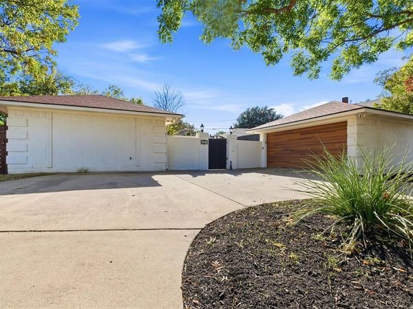 2201 Mistletoe Boulevard, Fort Worth, TX 76110