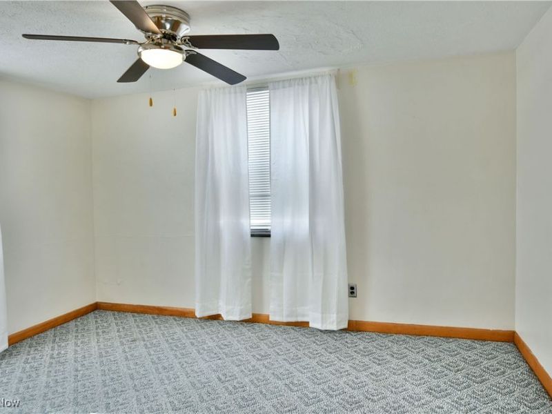 676 Central Parkway Avenue SE, Warren, OH 44484 Photo 32