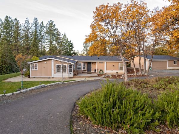 2285 Jasmine Avenue, Medford, OR 97501