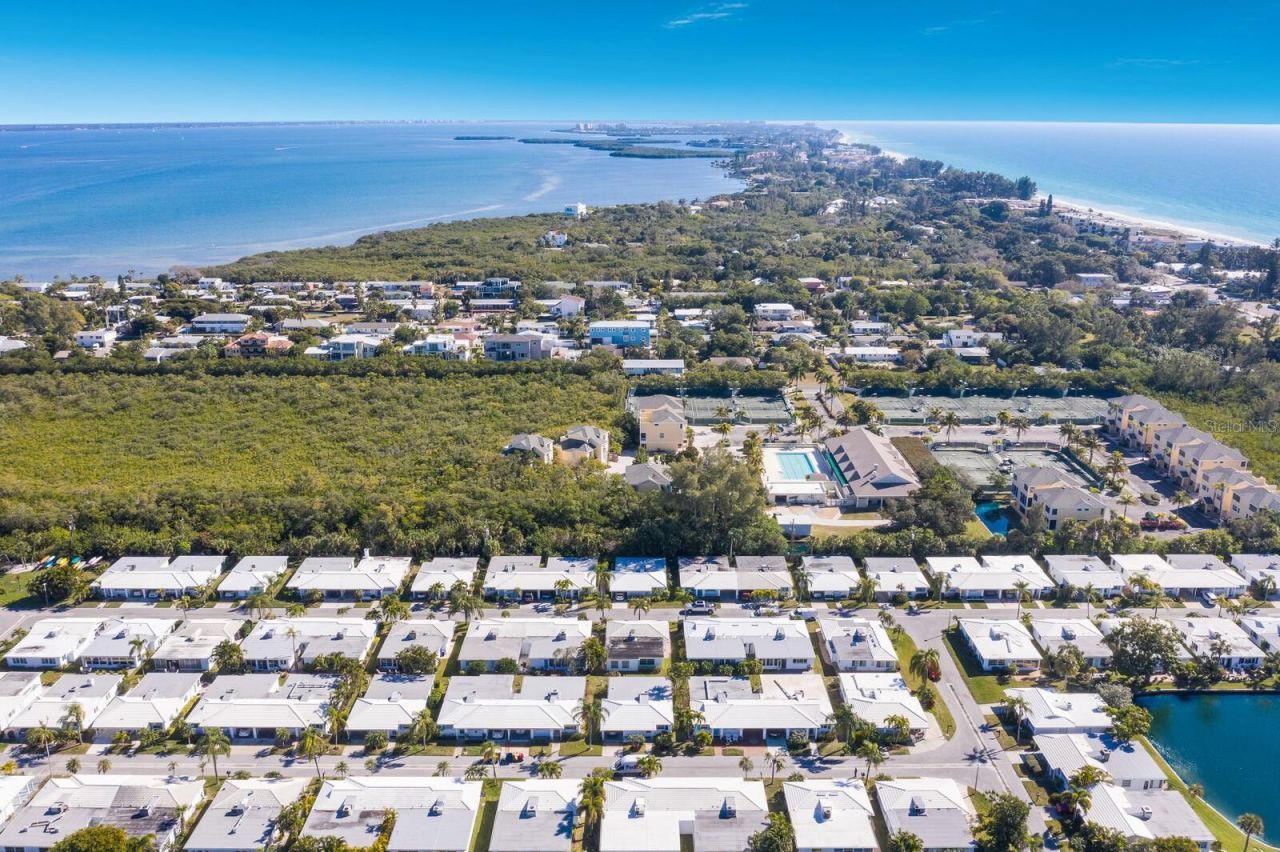 573 Spanish Drive N, Longboat Key, FL 34228 Photo