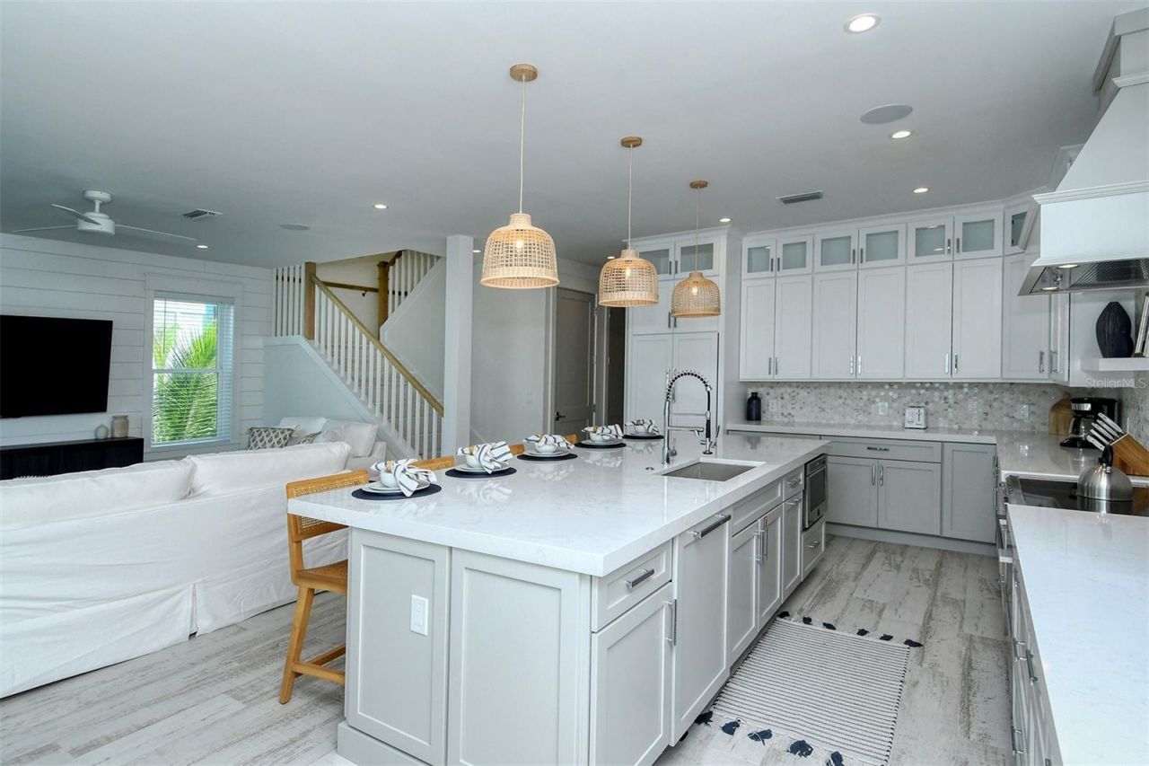 2406 Avenue C, Bradenton Beach, FL 34217 Photo