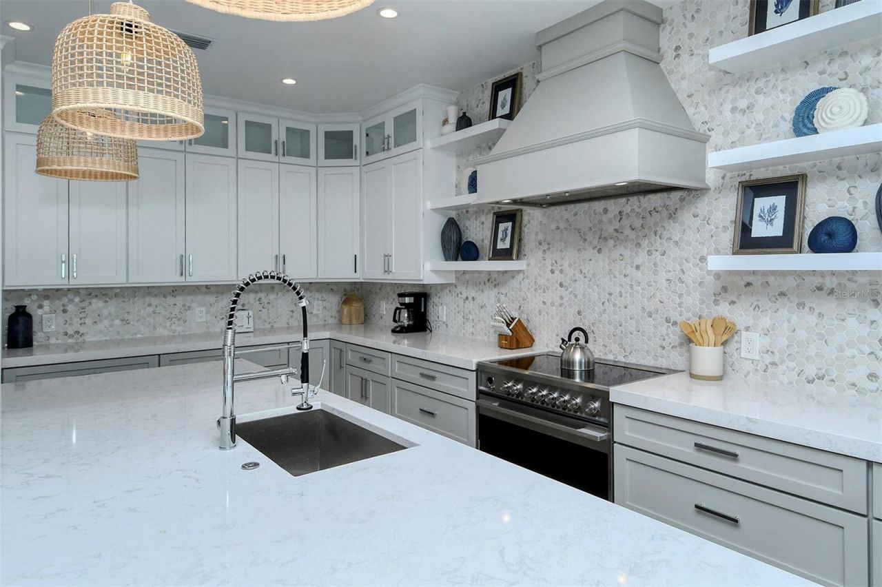 2406 Avenue C, Bradenton Beach, FL 34217 Photo