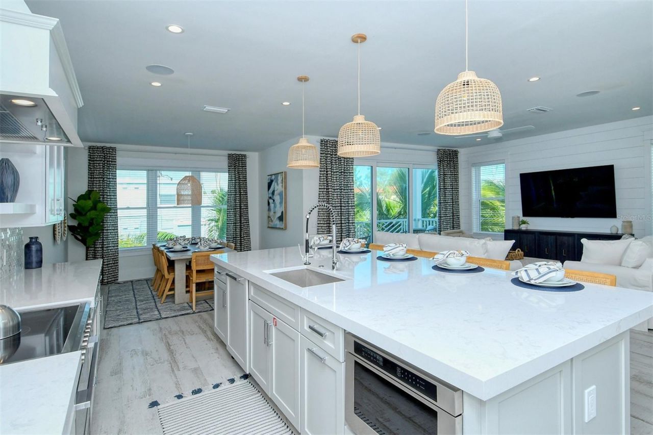 2406 Avenue C, Bradenton Beach, FL 34217 Photo