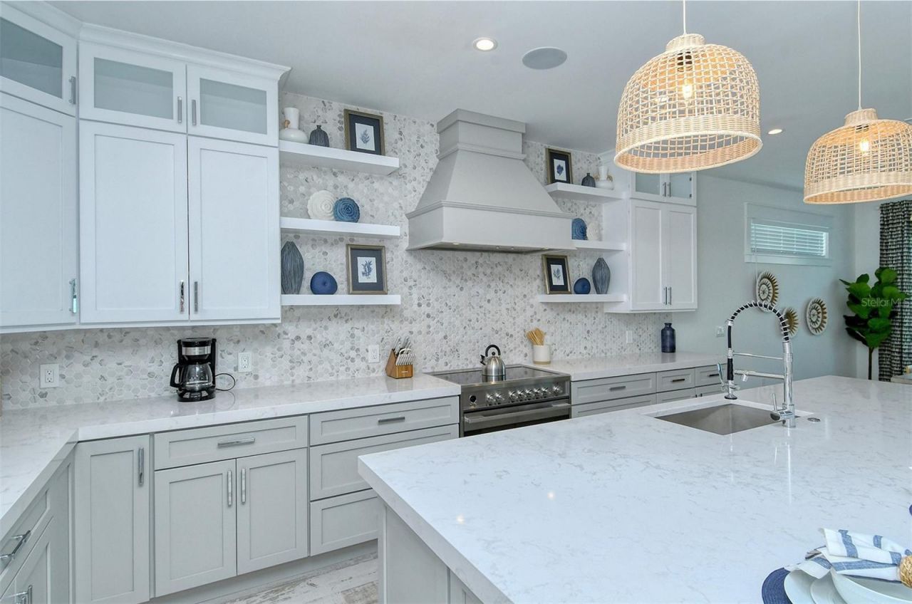 2406 Avenue C, Bradenton Beach, FL 34217 Photo