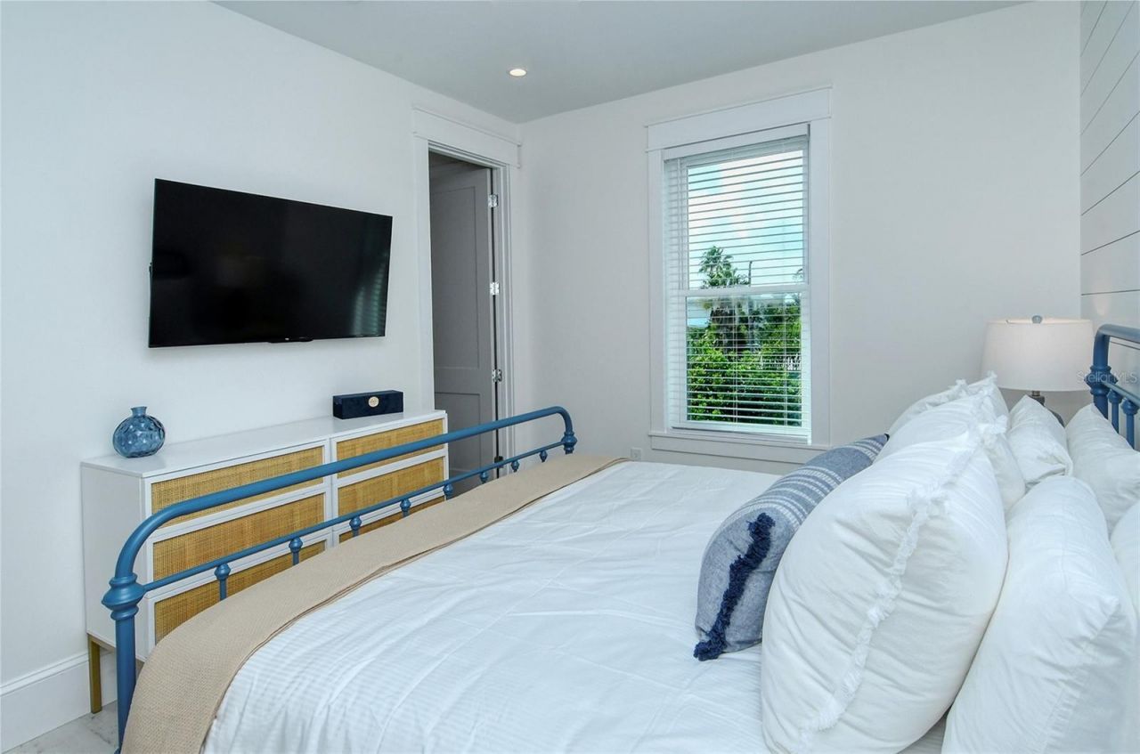 2406 Avenue C, Bradenton Beach, FL 34217 Photo